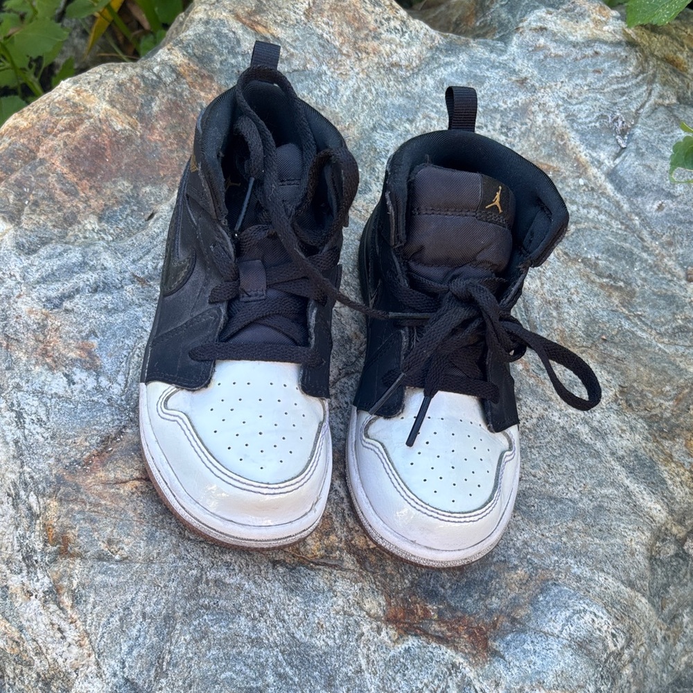 Jordan Kids Black and White Sneakers - Picture 2 of 7